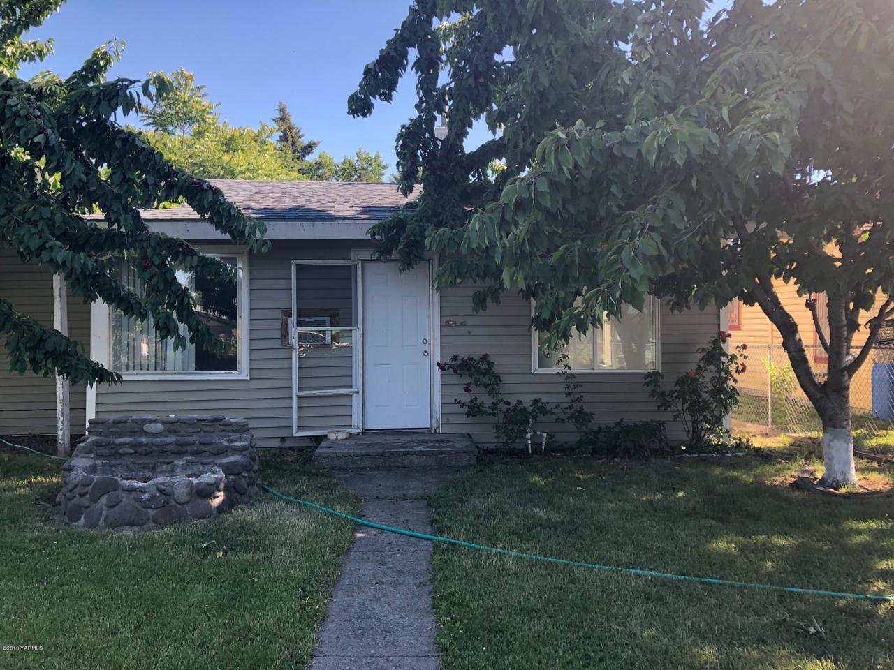 1304 Cherry Ave - Photo 1