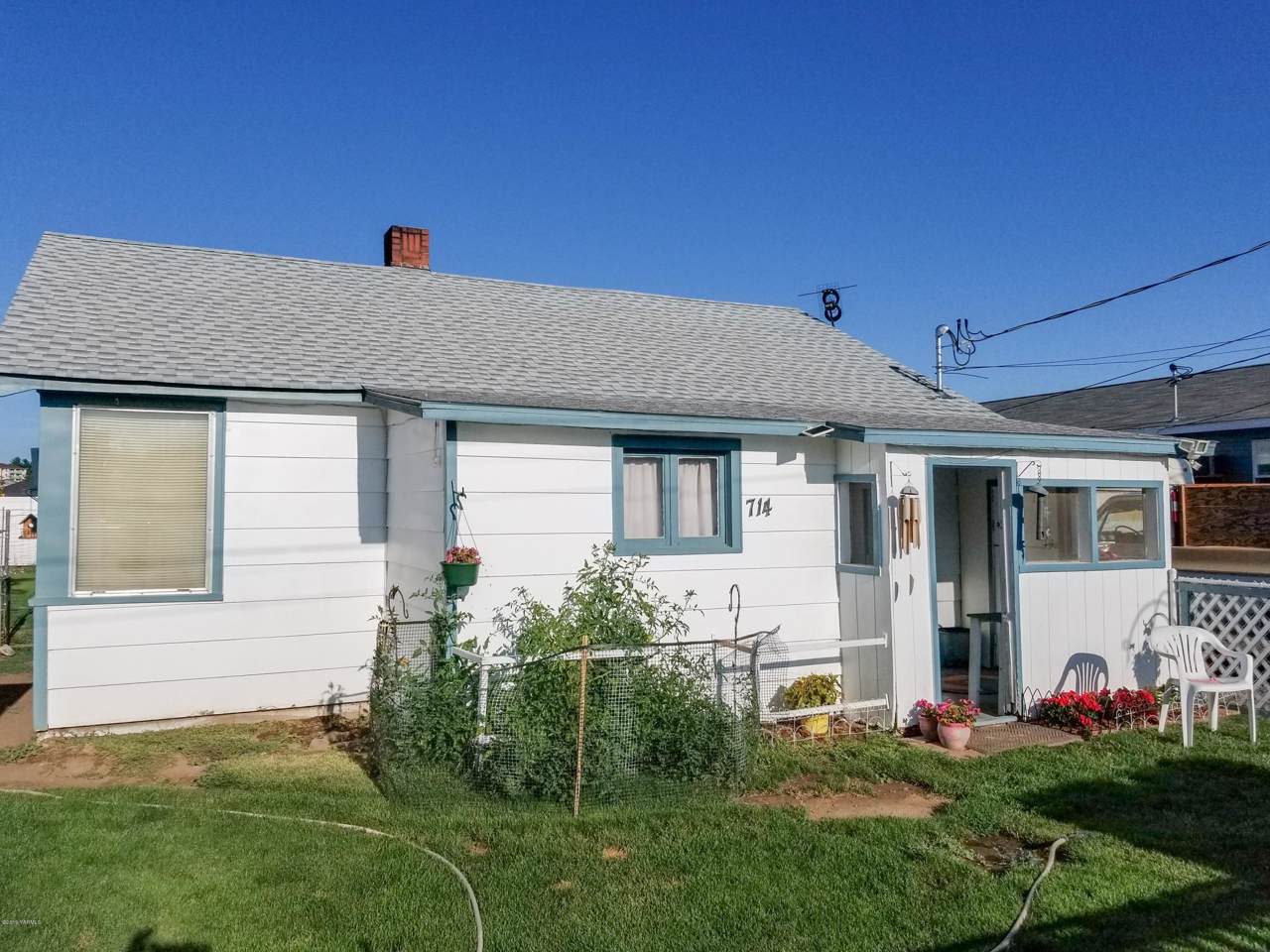 714 28th Ave - Photo 1