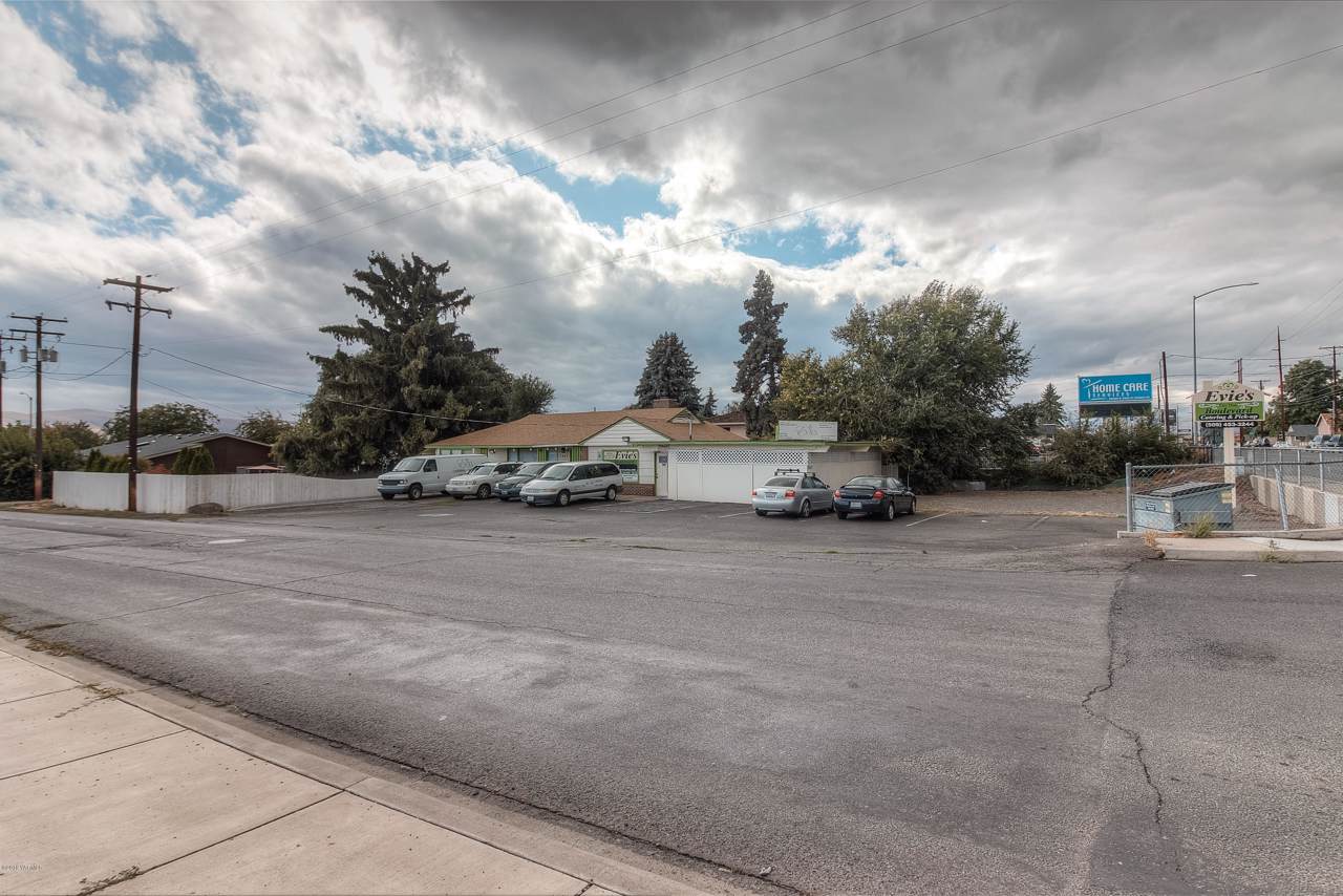 3402 Nob Hill Blvd - Photo 1