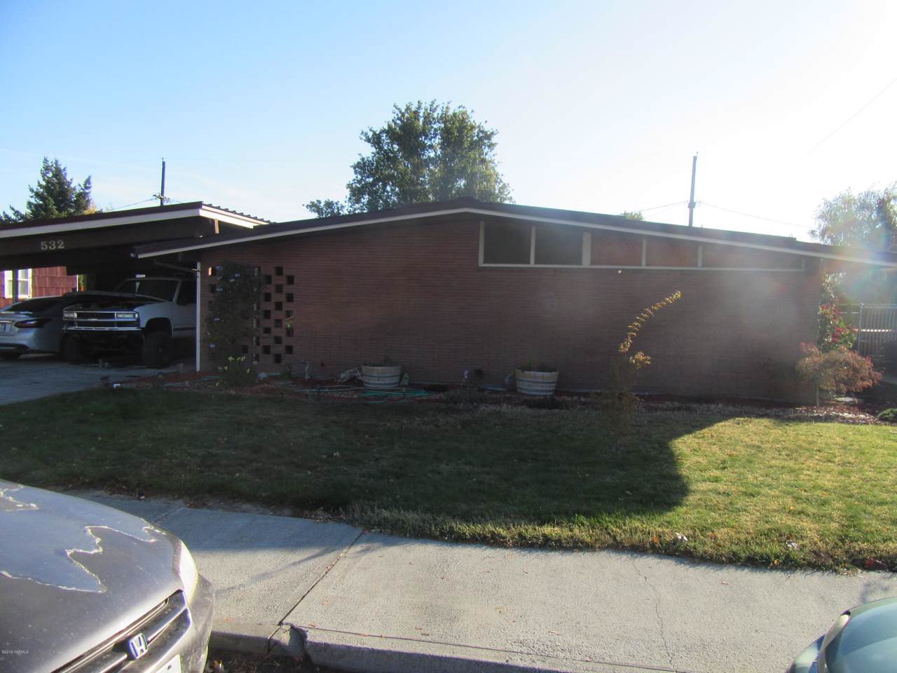 532 15TH St - Photo 1