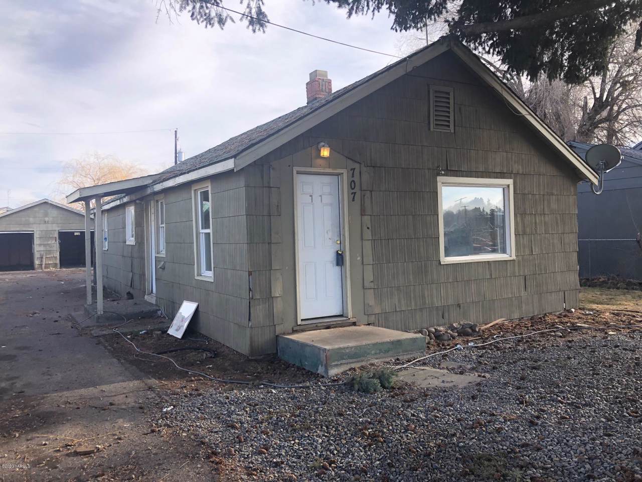707 27th Ave - Photo 1