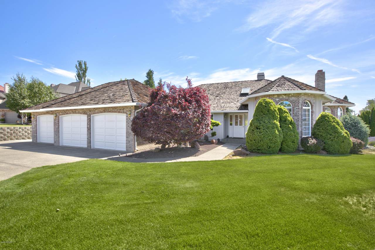 405 68th Ave - Photo 1