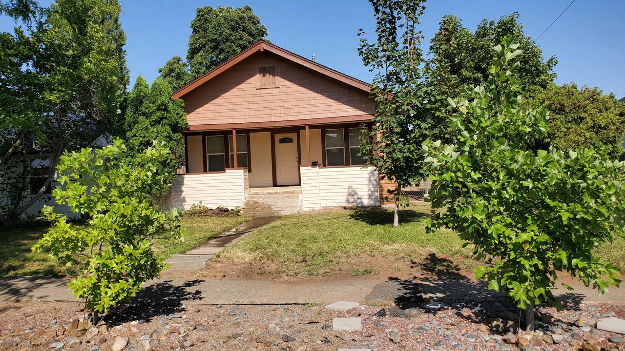 313 13th Ave - Photo 1