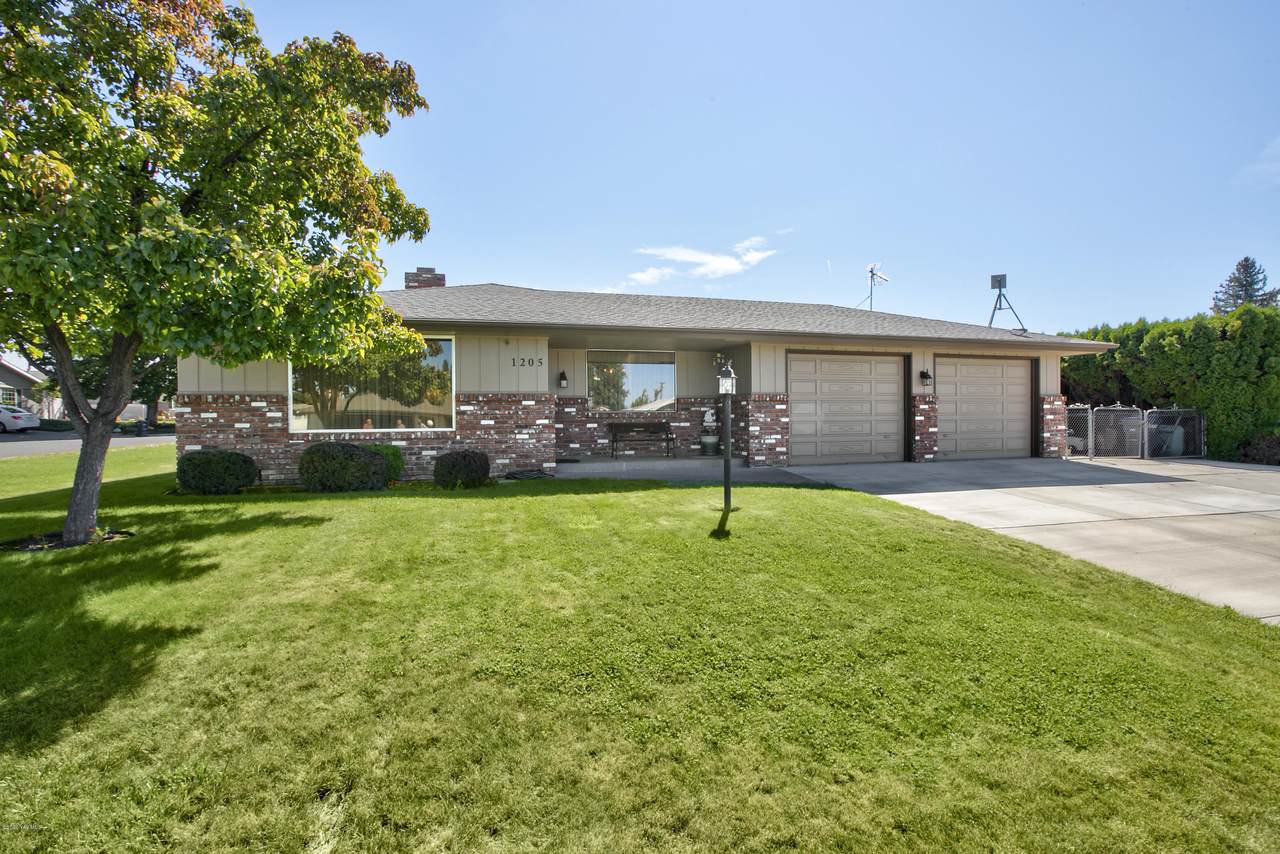 1205 37th Ave - Photo 1