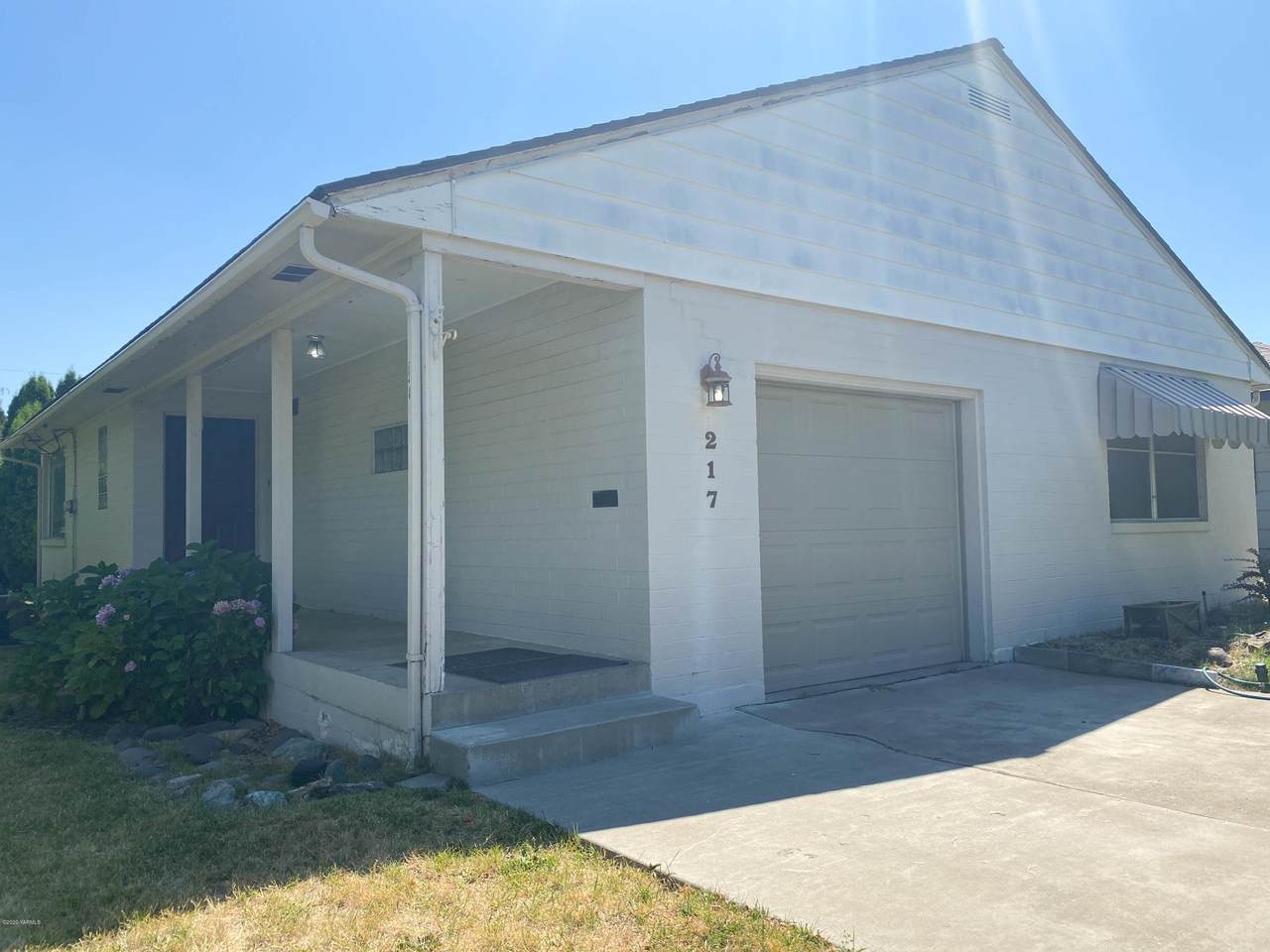 217 26th Ave - Photo 1