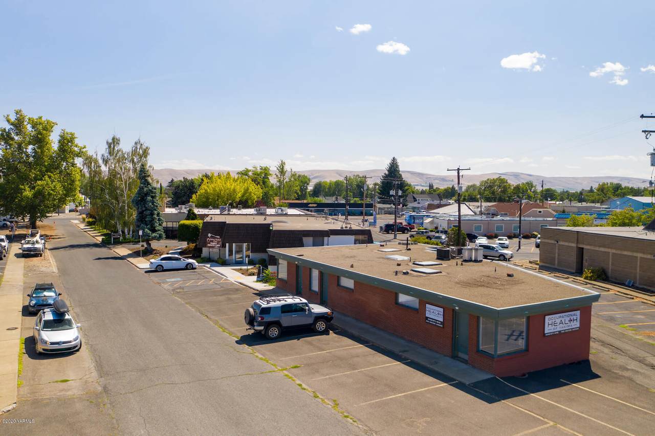 306 Holton Ave - Photo 1