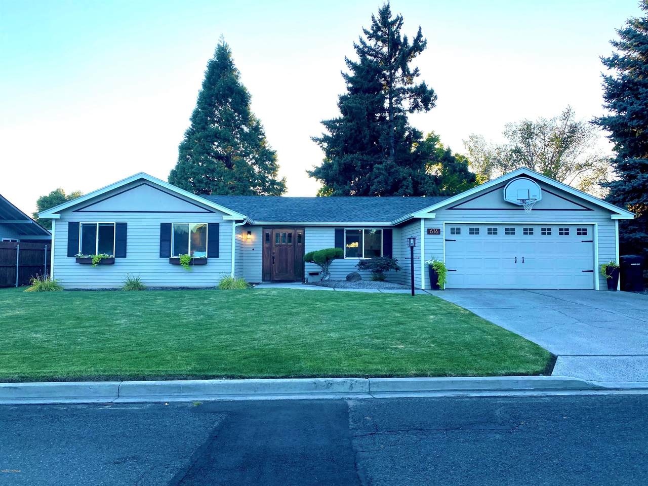 616 69th Ave - Photo 1