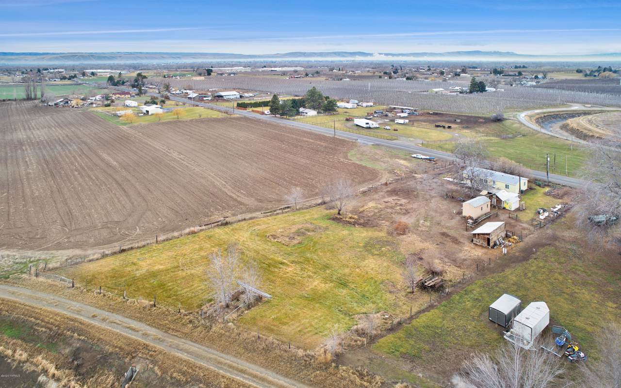 1401 Cheyne Rd - Photo 1