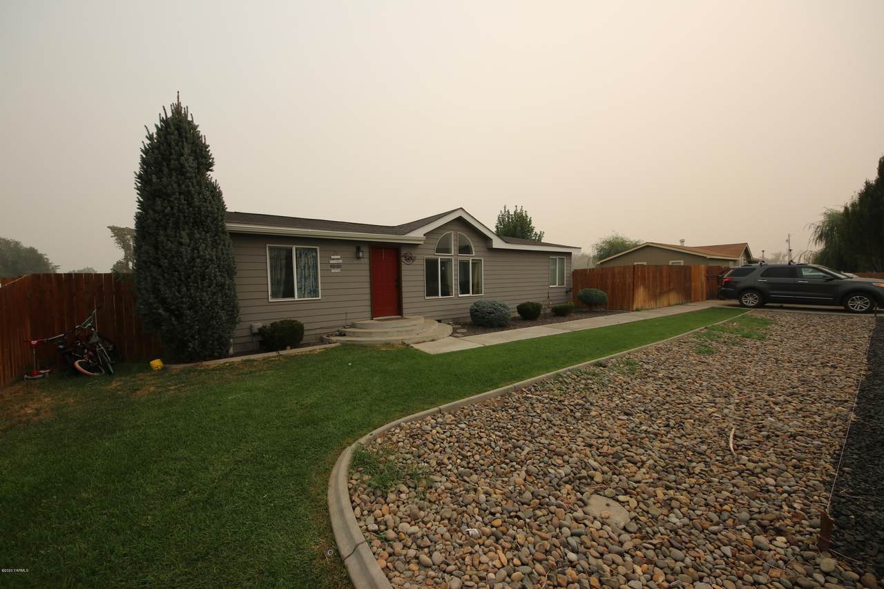 2607 72nd Ave - Photo 1