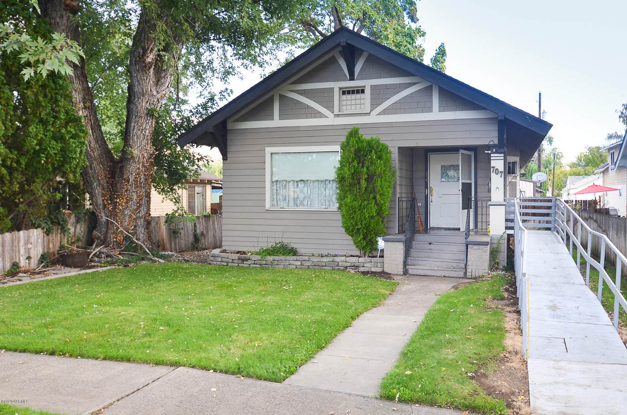707 2nd St - Photo 1