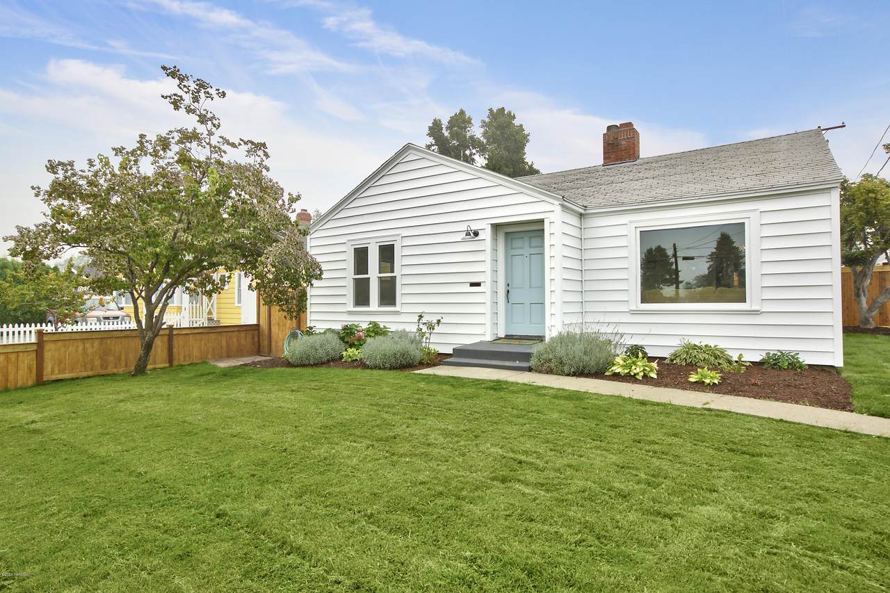 3308 Summitview Ave - Photo 1
