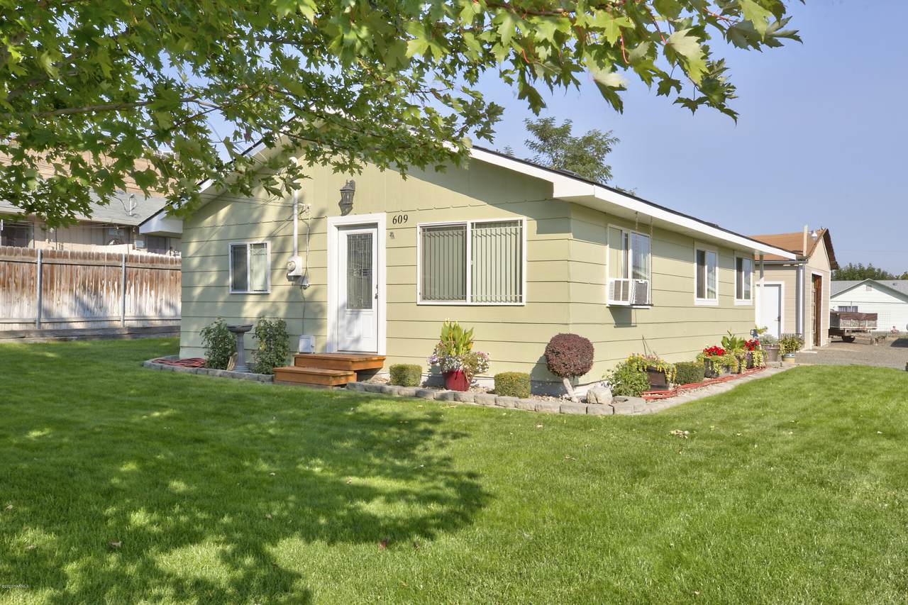609 5th St - Photo 1