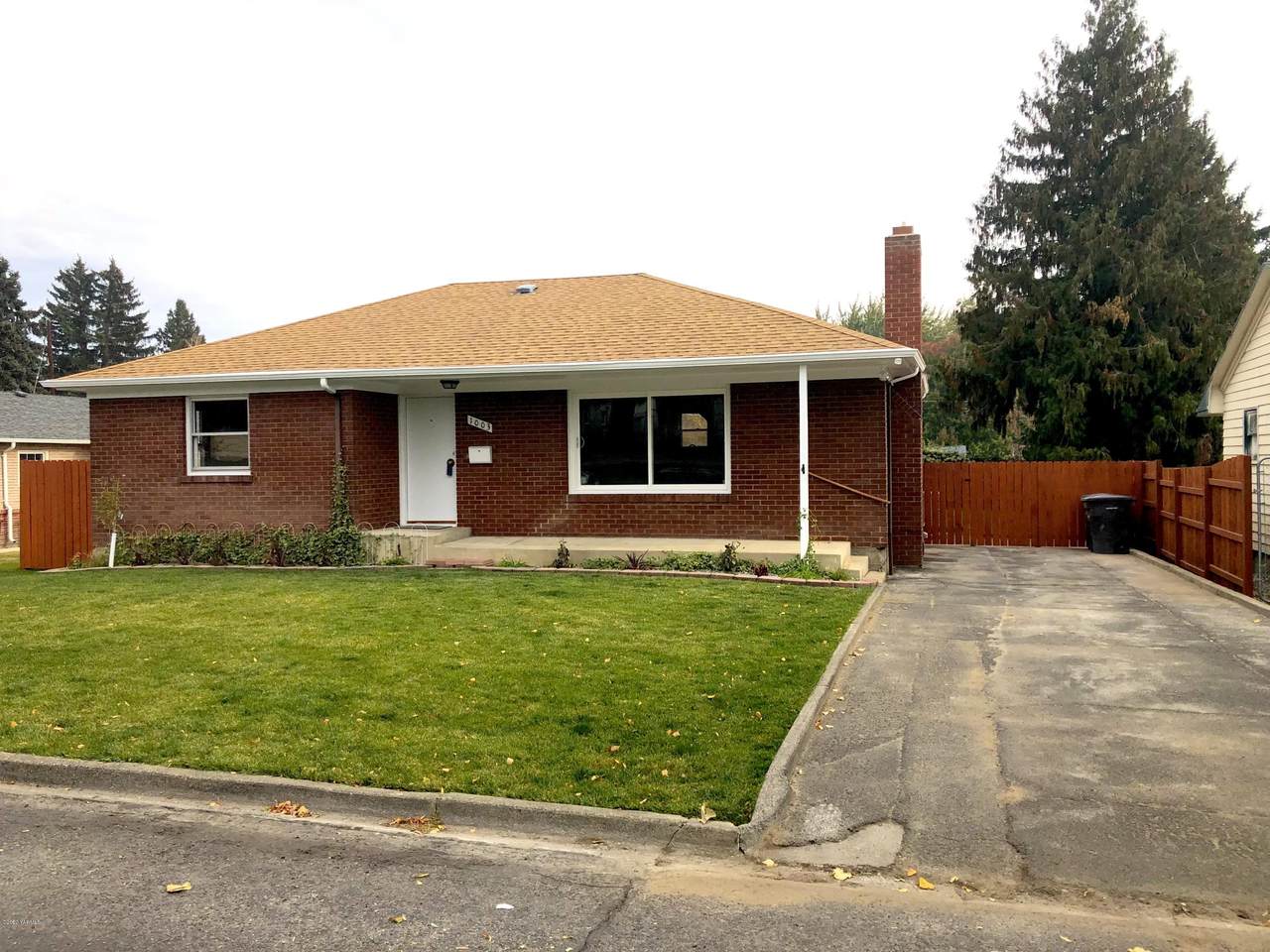 1003 27th Ave - Photo 1