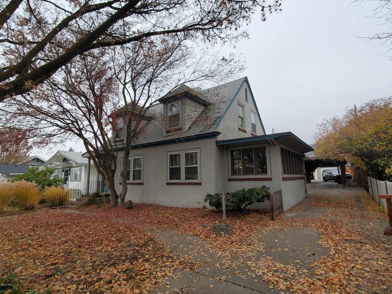 214 16th Ave - Photo 1