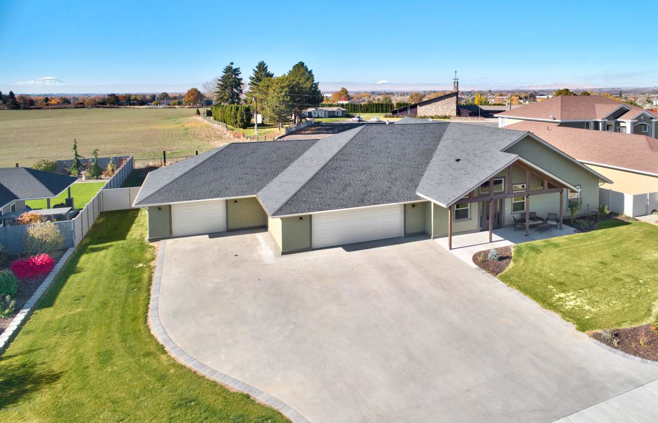 200 Hamilton Dr - Photo 1