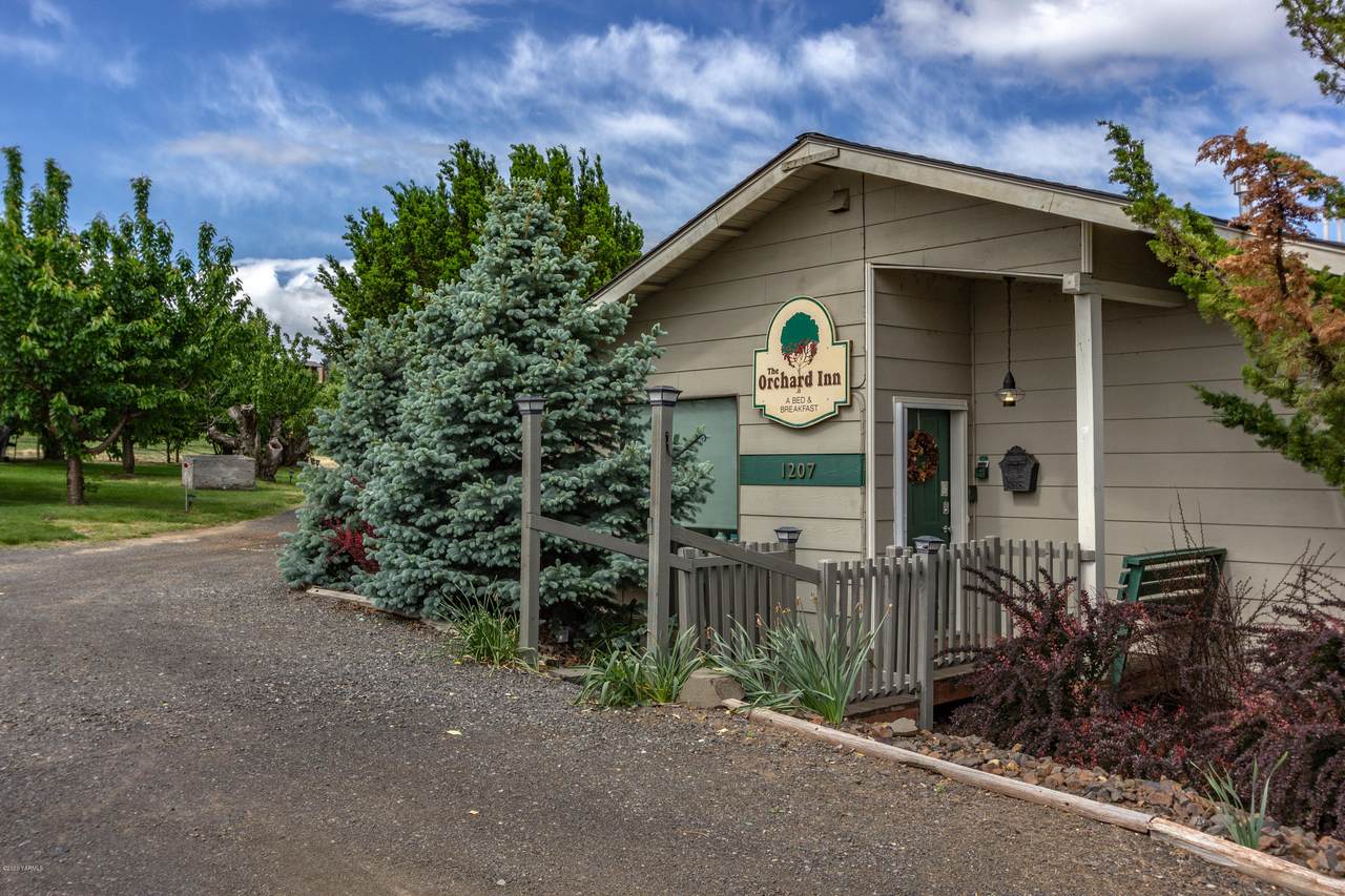1207 Pecks Canyon Rd - Photo 1