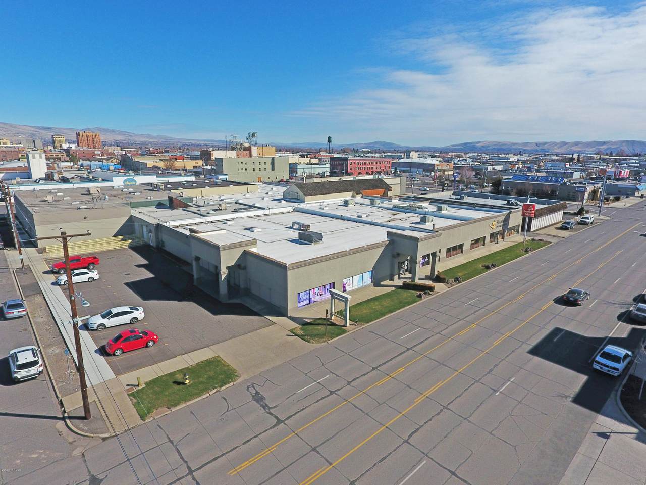 411 Yakima Ave - Photo 1