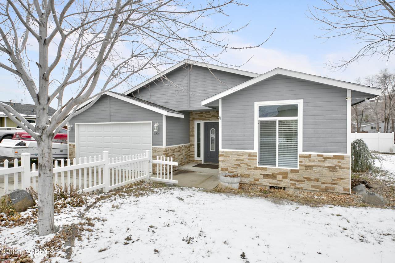 1201 Cherry Ave - Photo 1