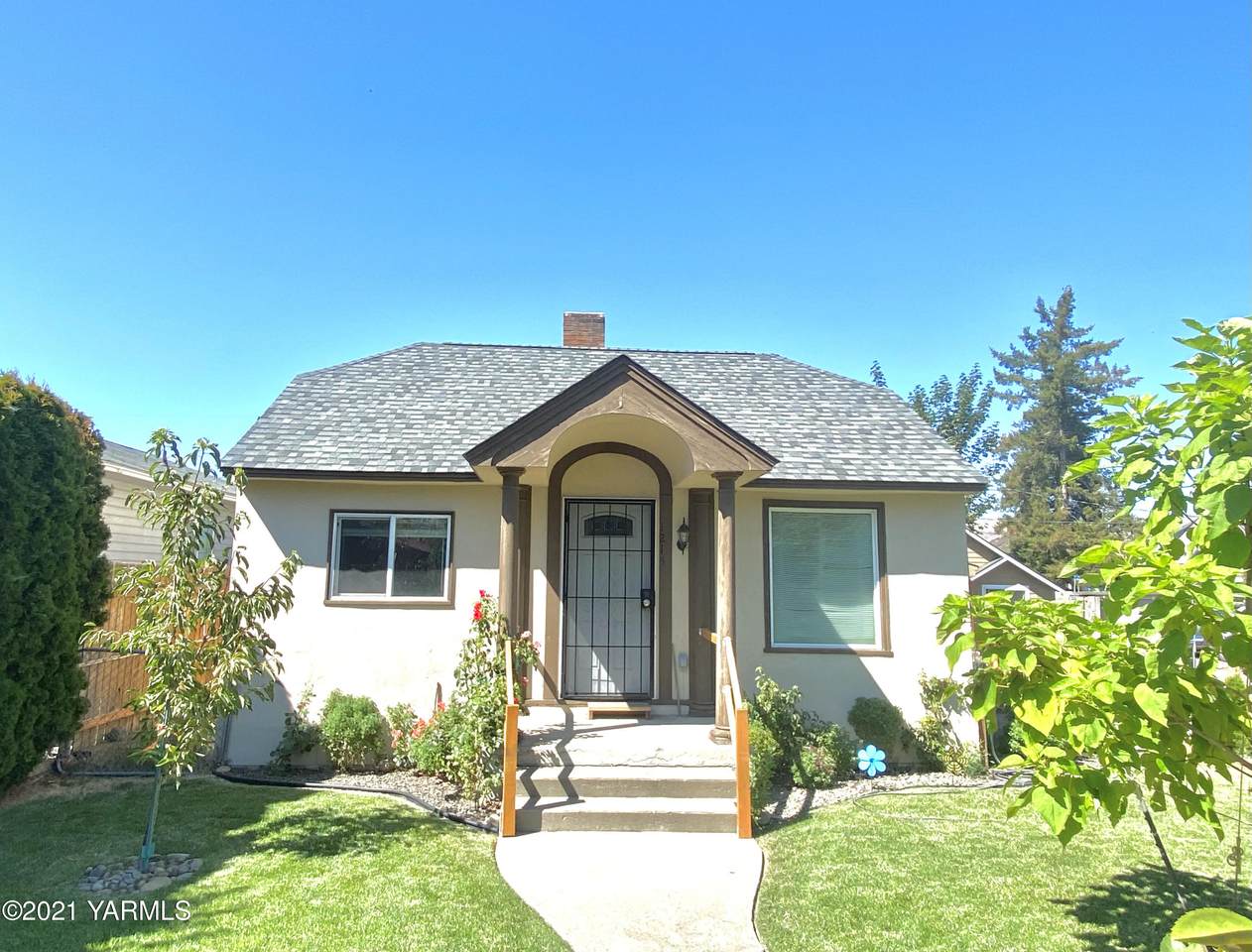 1215 Cherry Ave - Photo 1