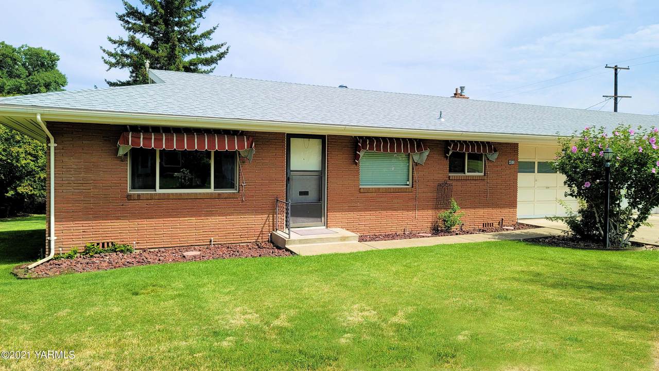 403 39th Ave - Photo 1