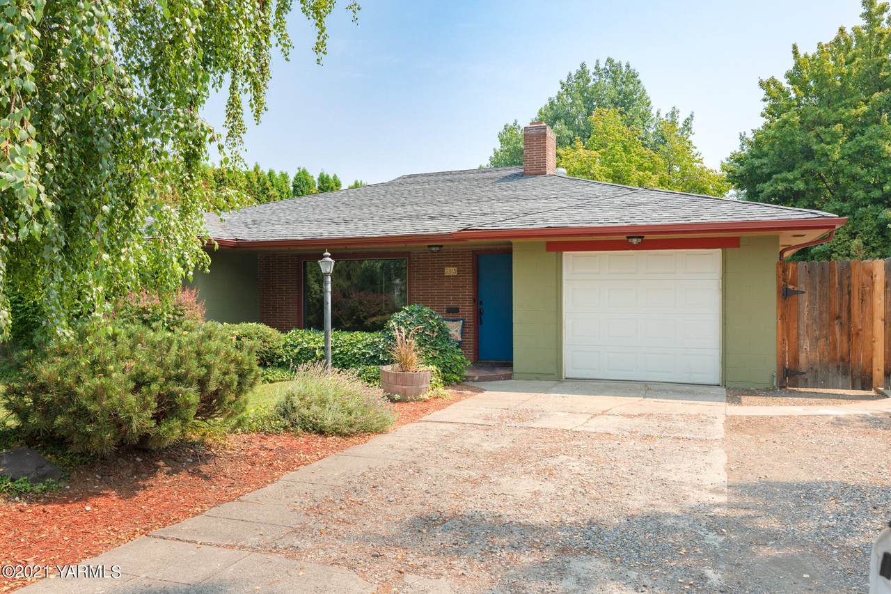 213 27th Ave - Photo 1