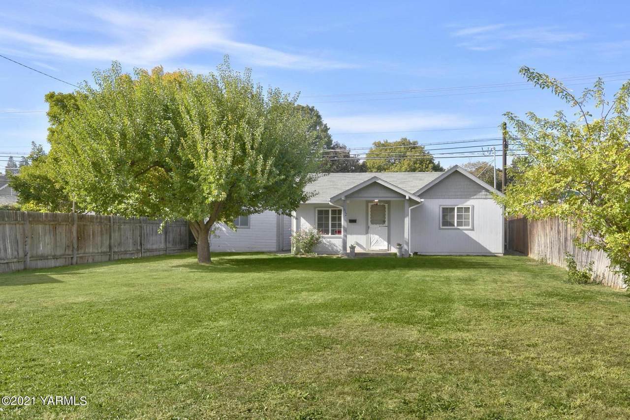 612 16th Ave - Photo 1