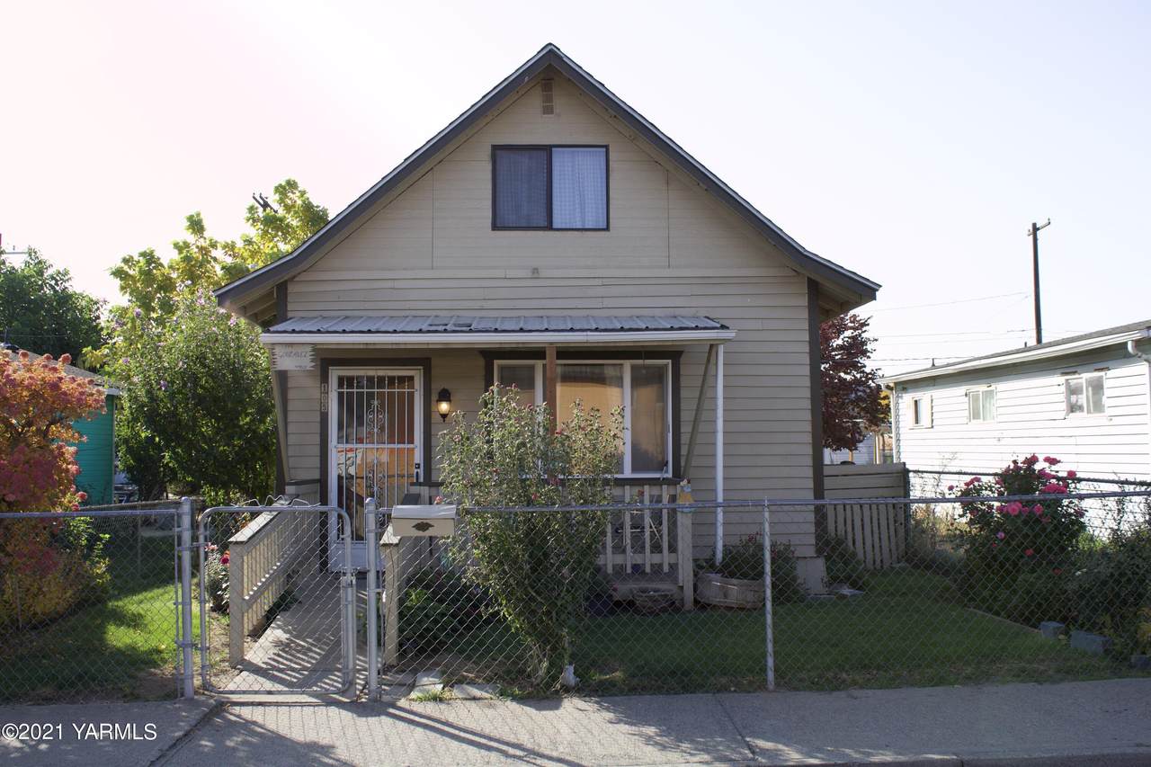 105 4th St - Photo 1