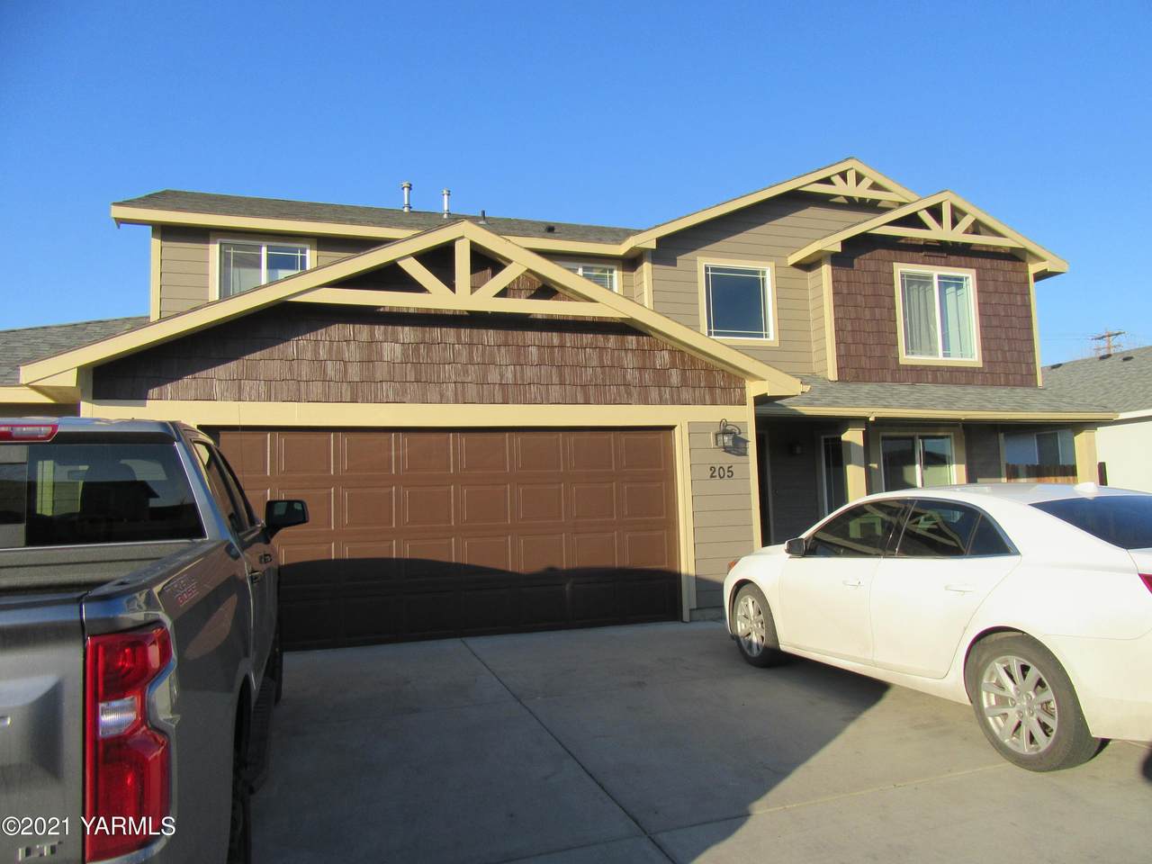 205 Clemans Ave - Photo 1