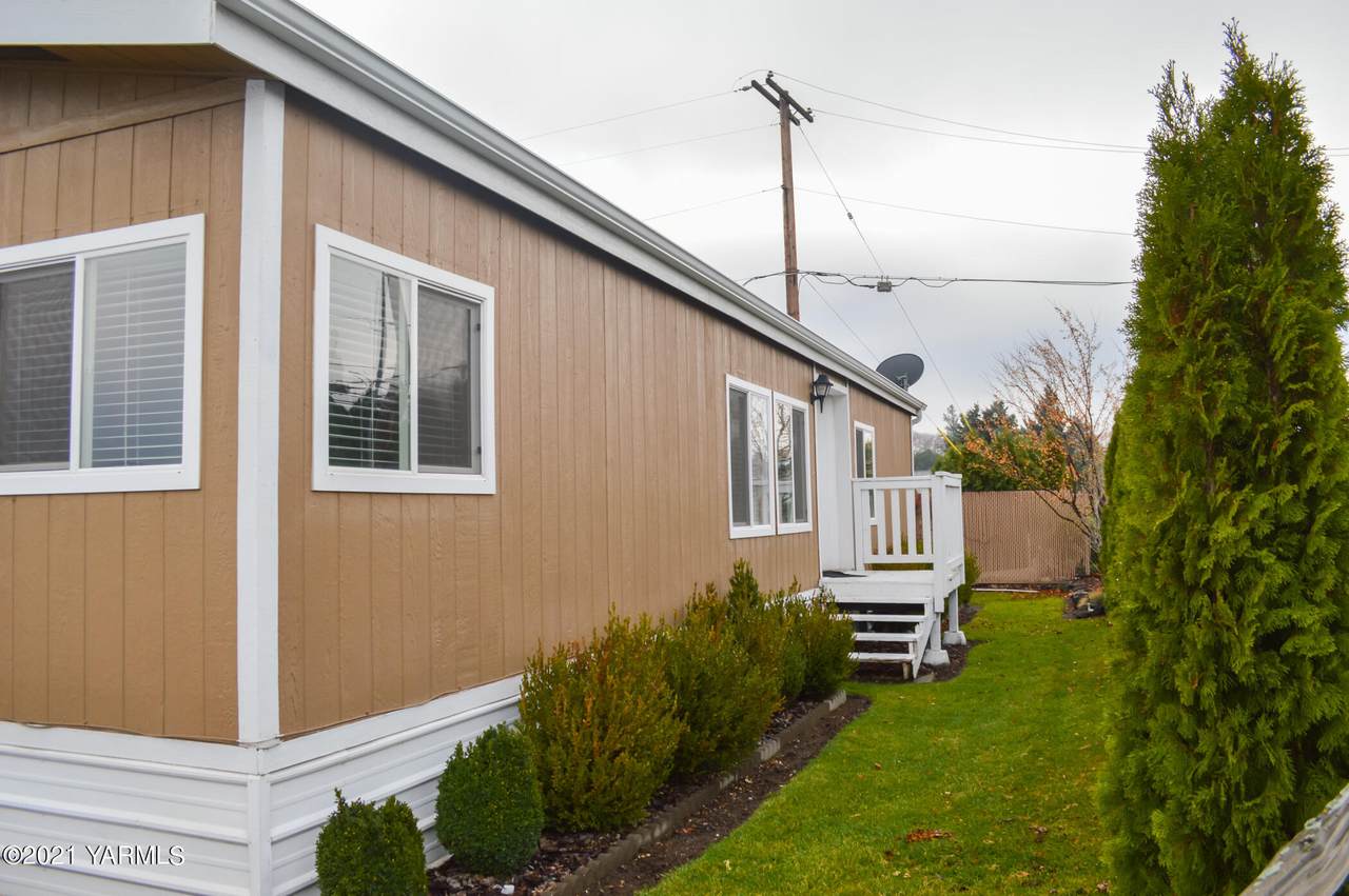 1011 34th Ave - Photo 1
