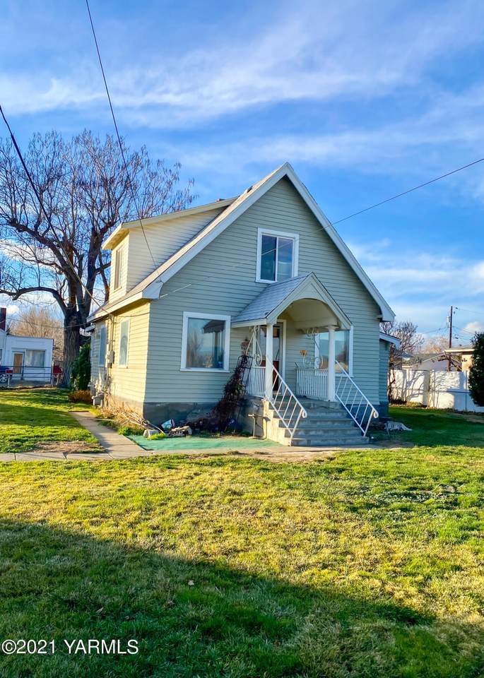 1812 10th Ave - Photo 1