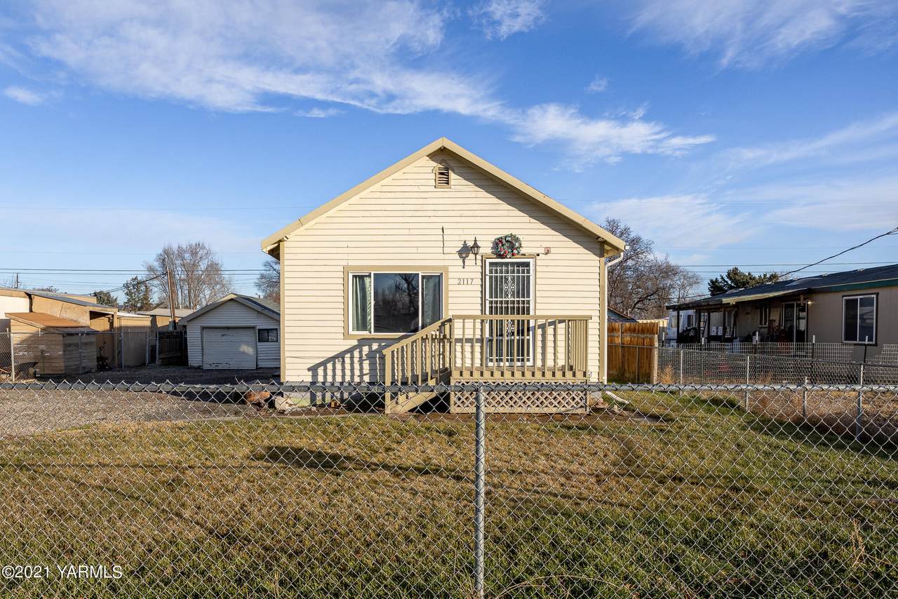 2117 8th Ave - Photo 1