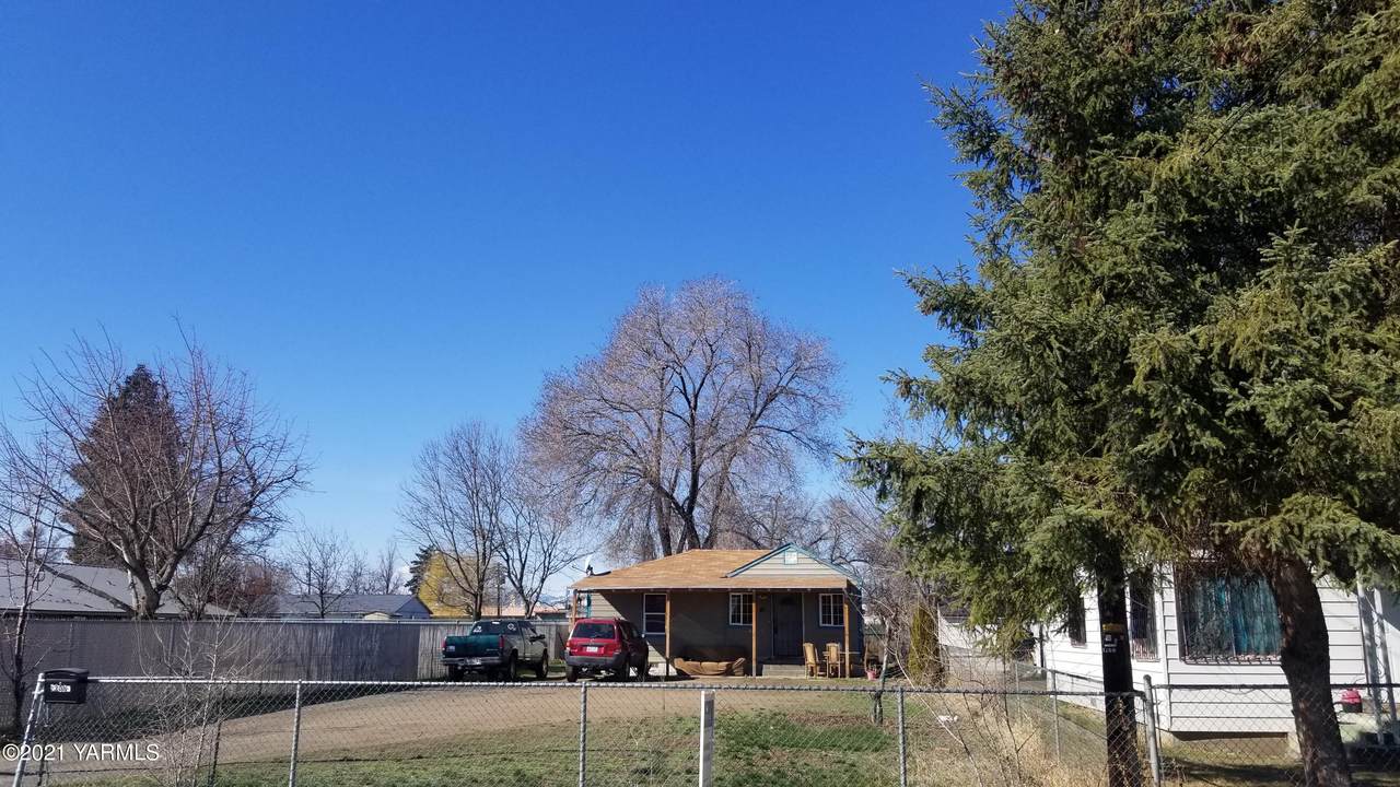 1208 9th St - Photo 1