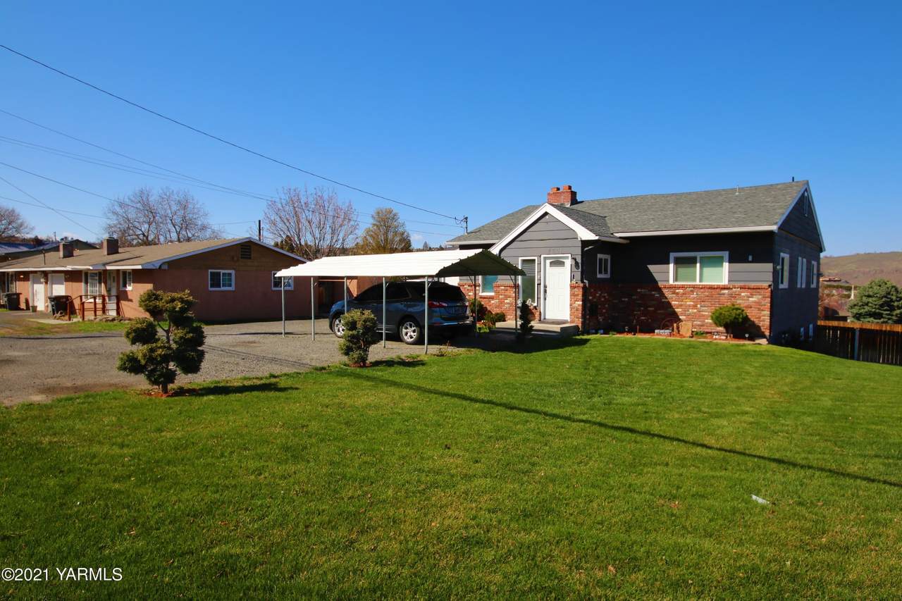 4001 Englewood Ave - Photo 1