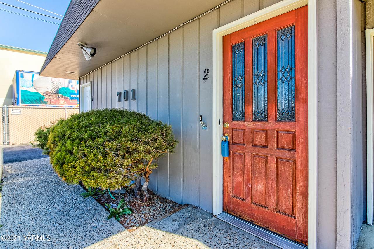 701 38th Ave - Photo 1