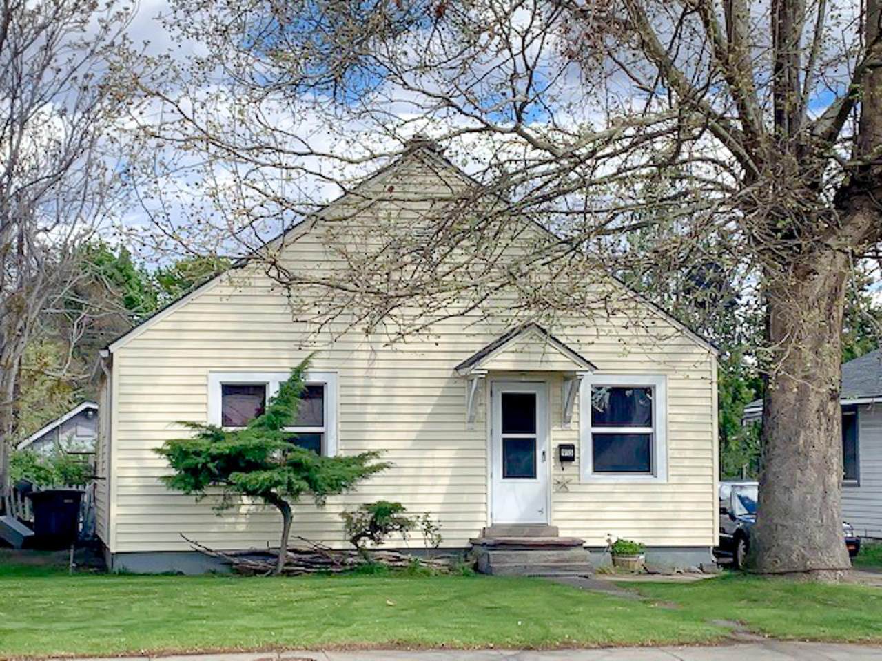 915 3rd Ave - Photo 1
