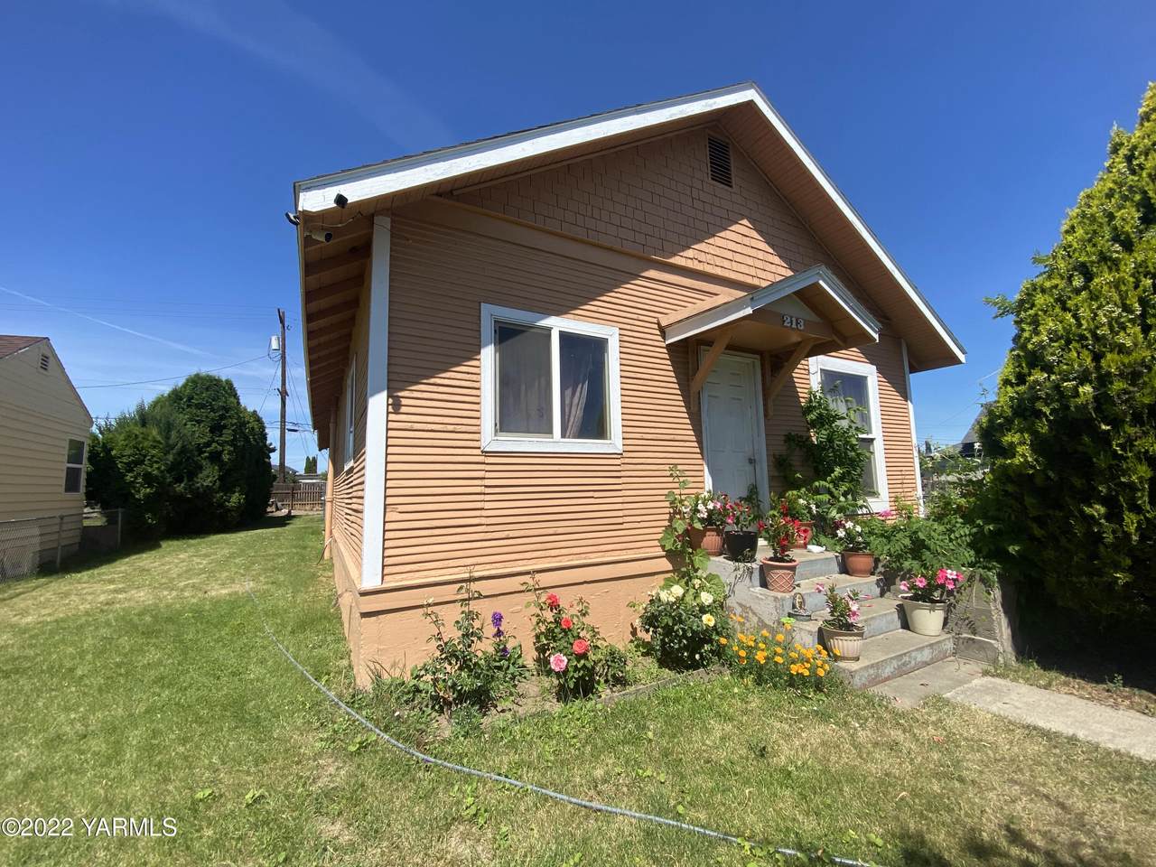 213 E St - Photo 1