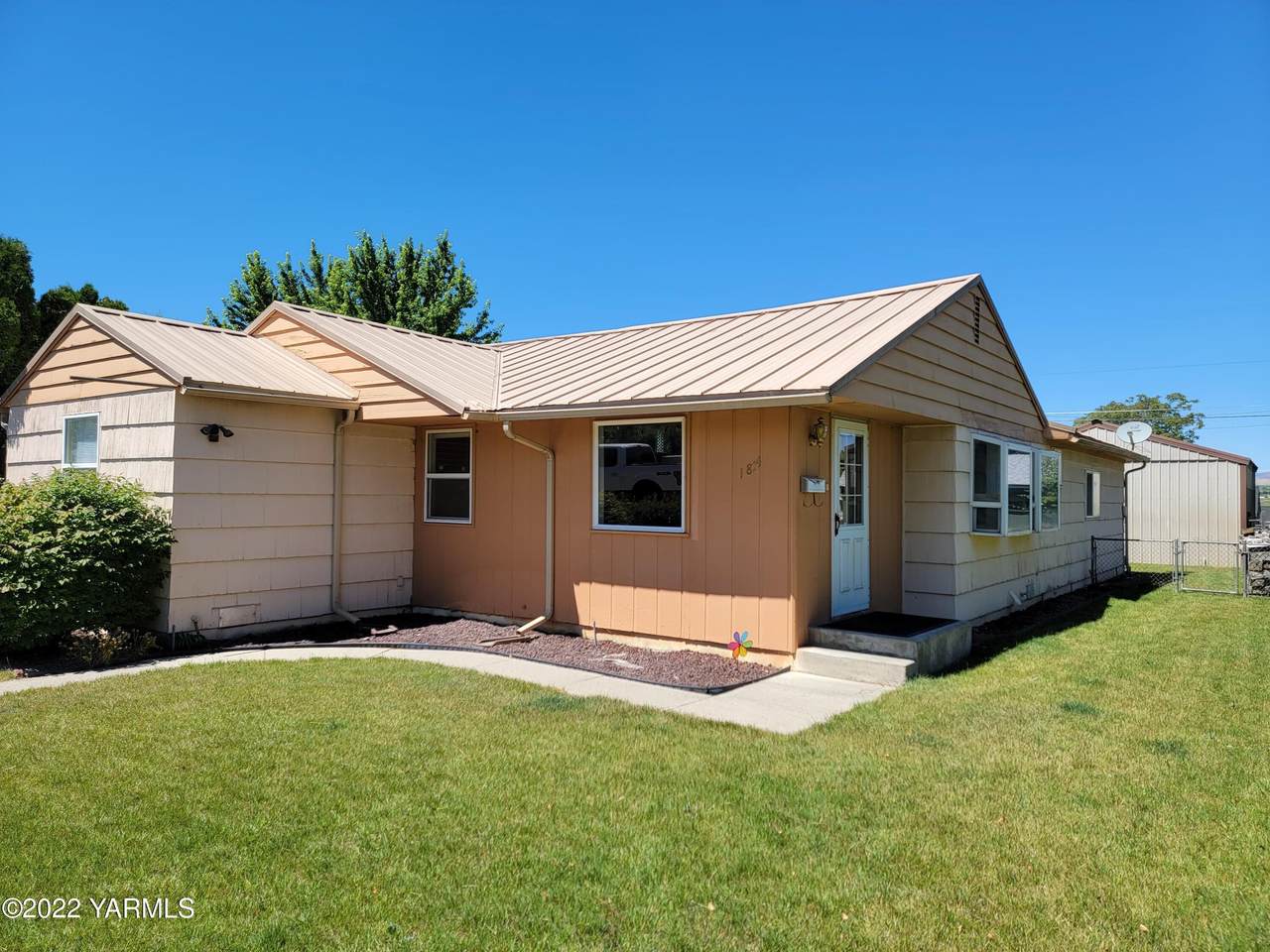 1814 Highland Dr - Photo 1
