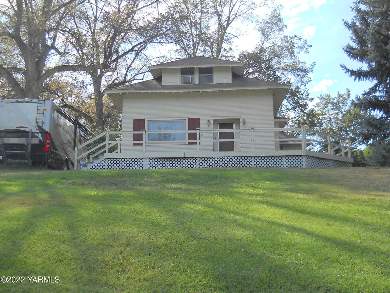 605 Park Dr - Photo 1
