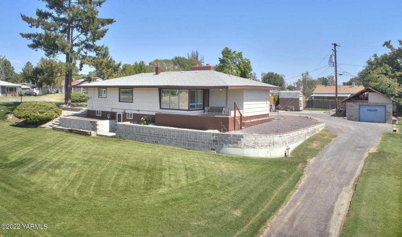 1204 2nd Ave - Photo 1