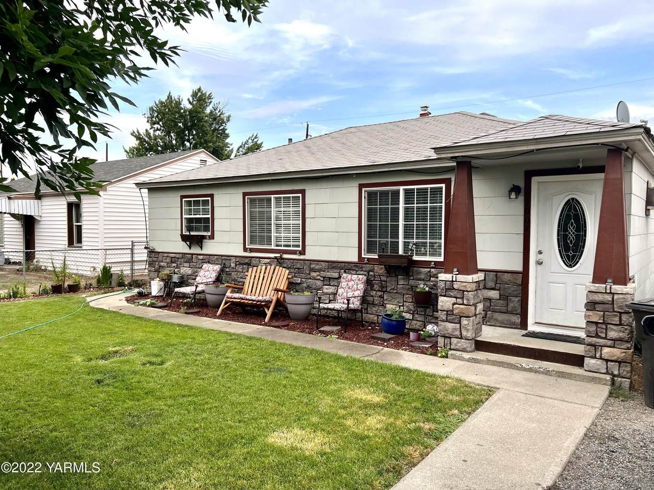 1007 1st Ave - Photo 1