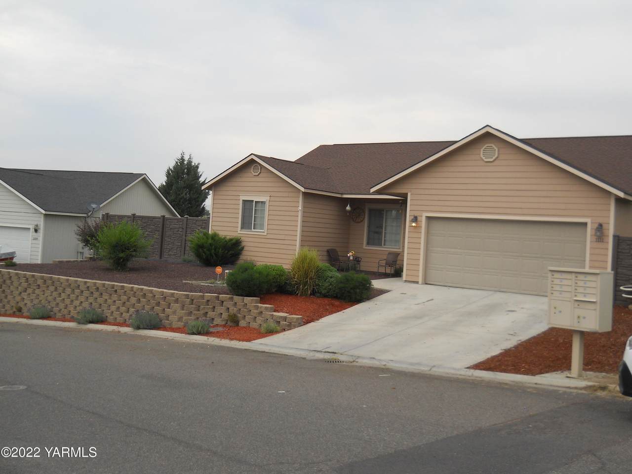 1111 Carriage Ct - Photo 1