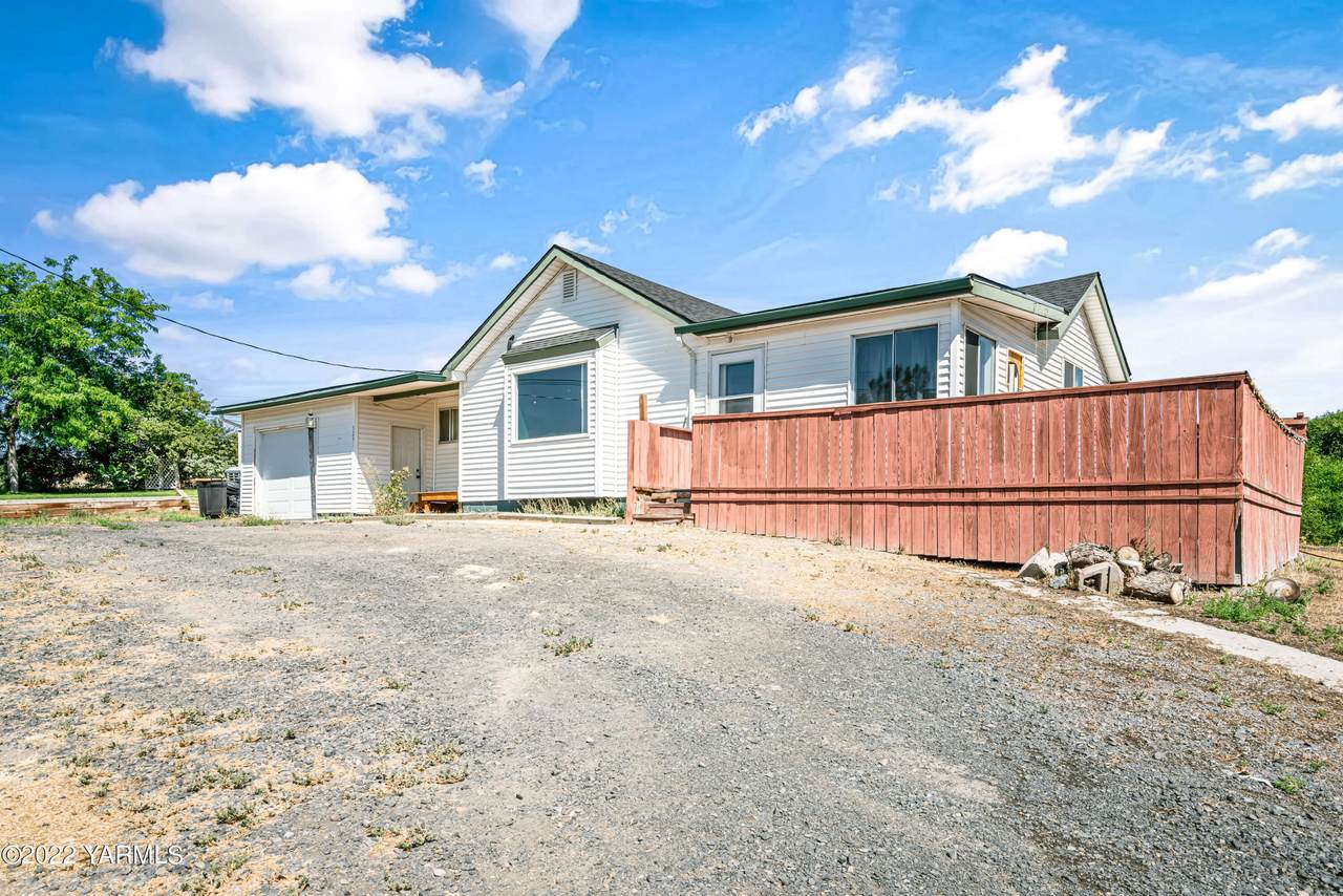 3251 Selah Loop Rd - Photo 1