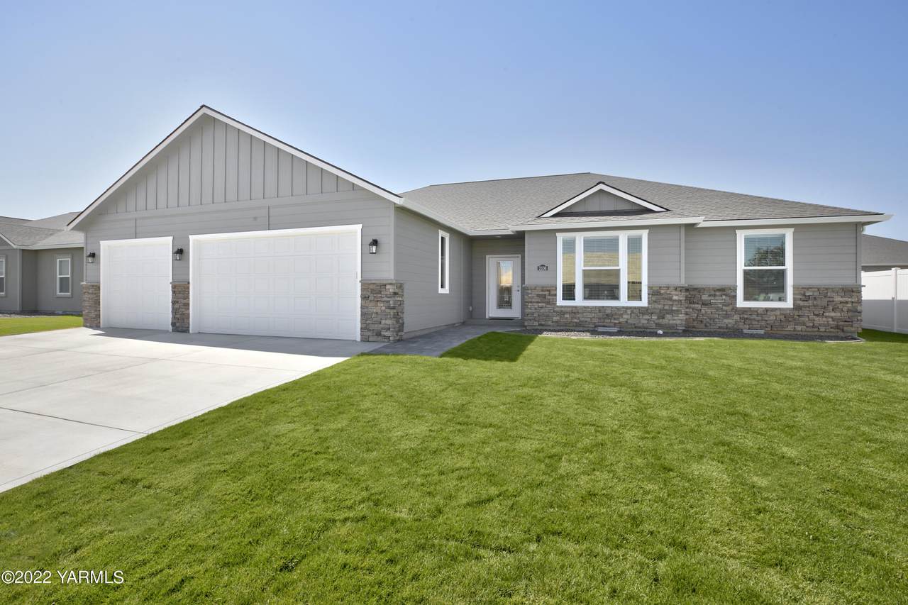 2106 73rd Ave - Photo 1