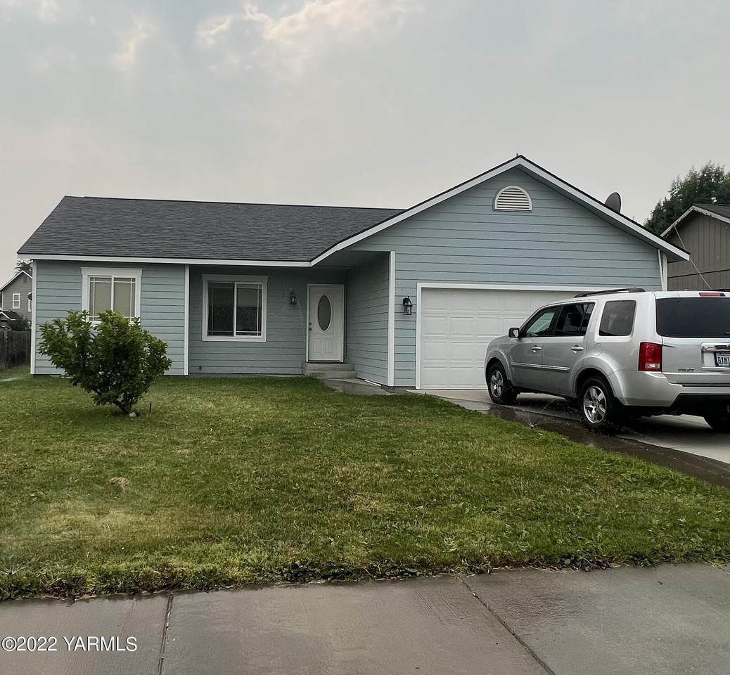 1215 Vineyard Dr - Photo 1