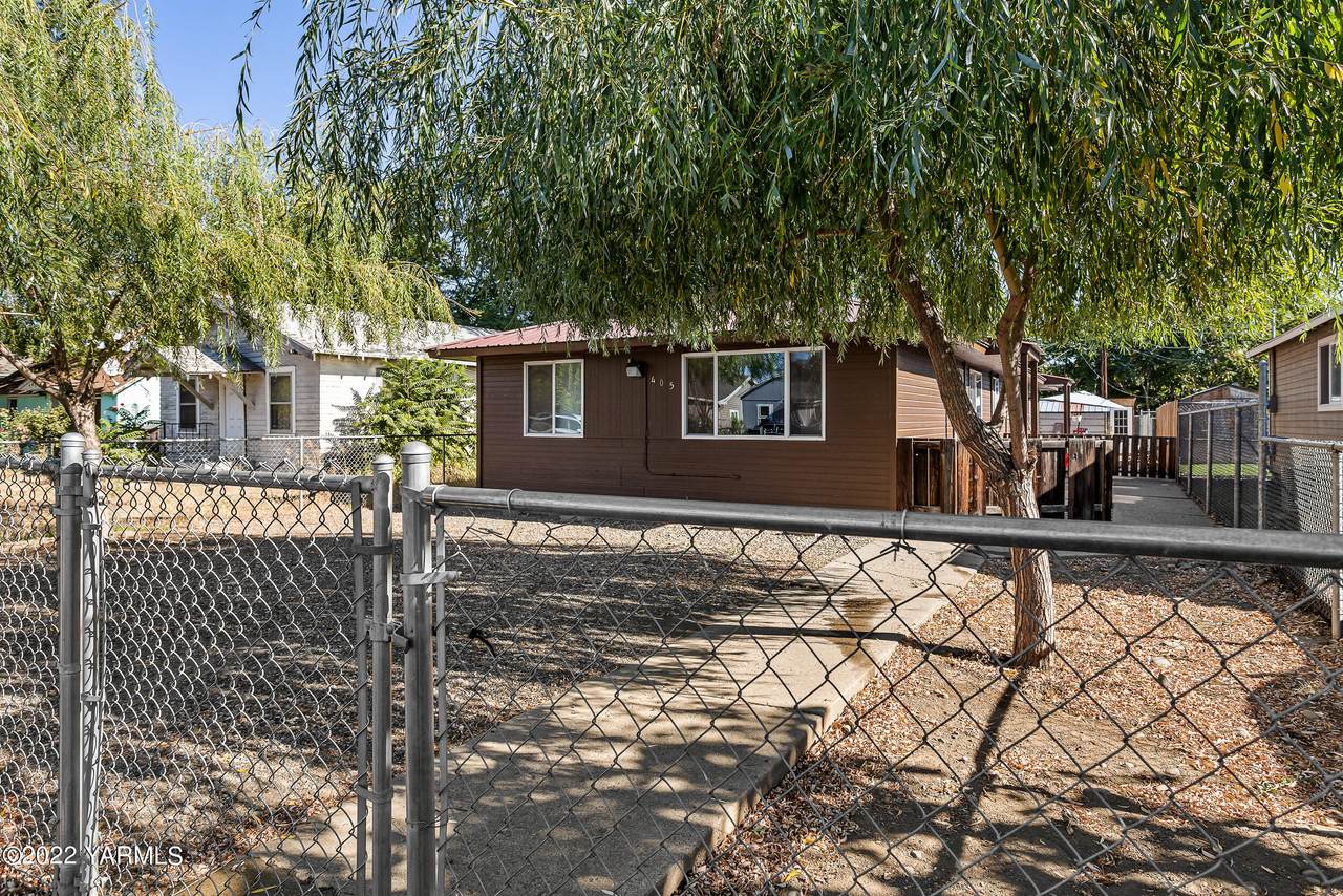 405 10th St - Photo 1