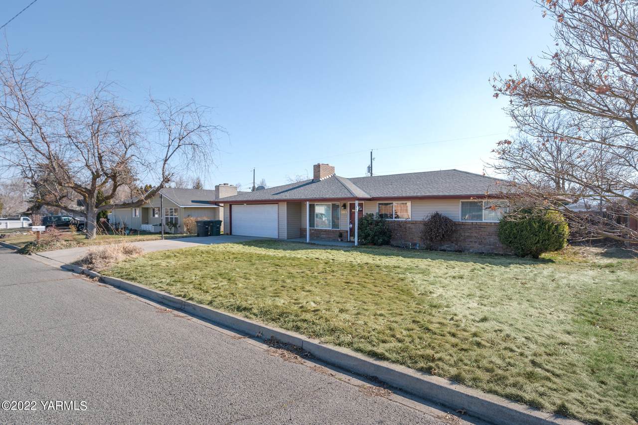 3006 Viola Ave - Photo 1