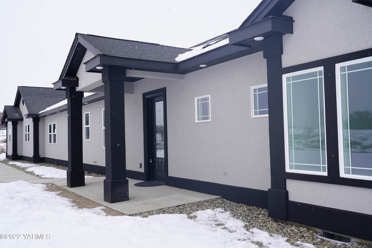 1296 Roza Dr - Photo 1