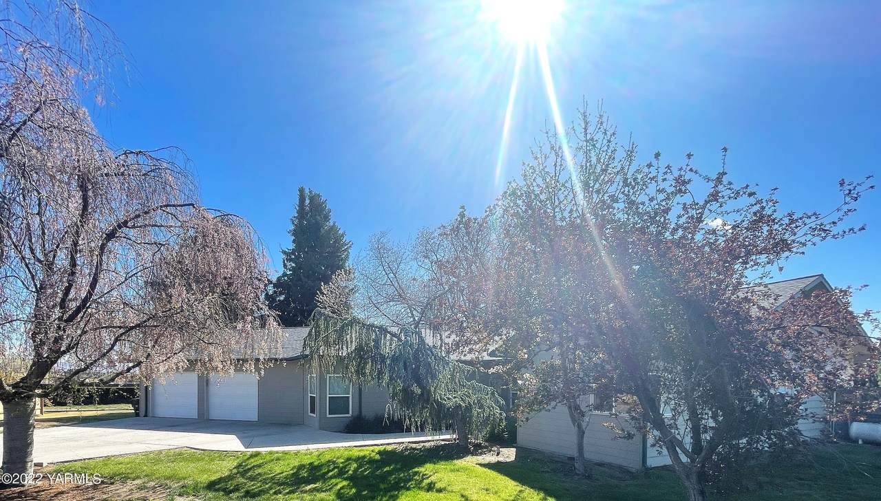 1 Shamrock Dr - Photo 1