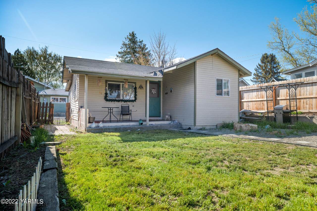 422 17th Ave - Photo 1