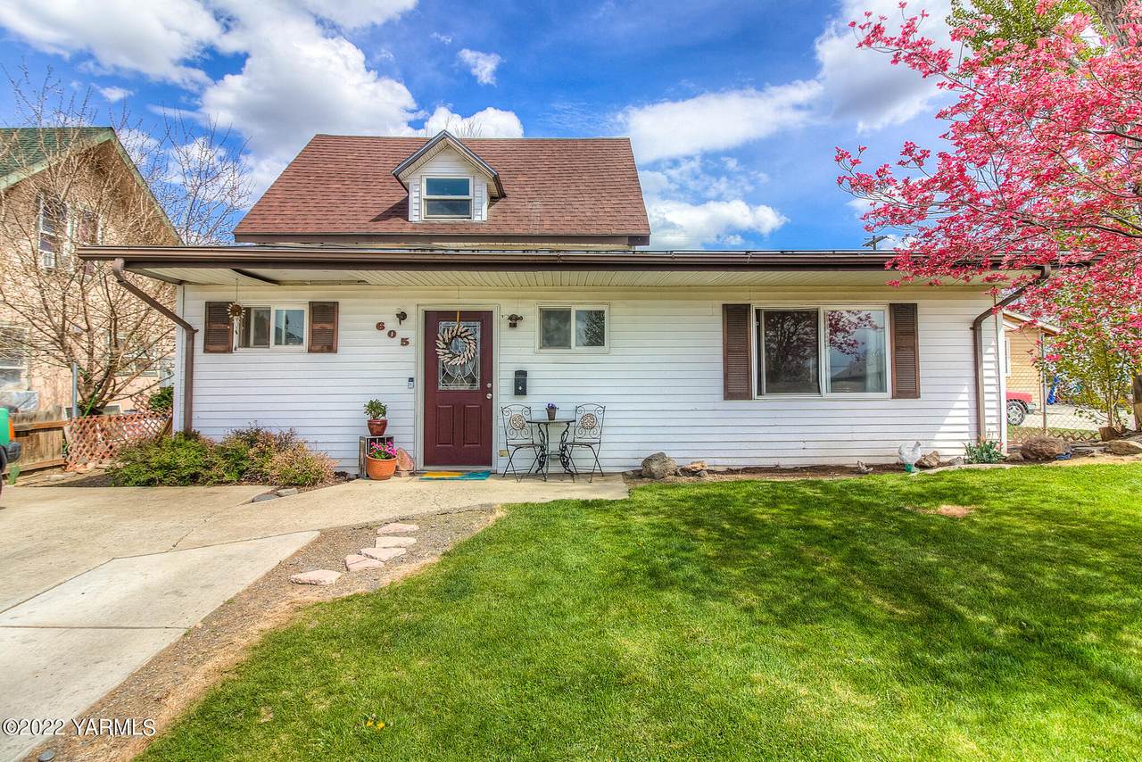 605 Yakima Ave - Photo 1